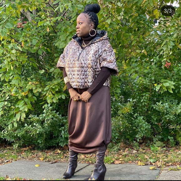 *Rare Find | cropped hi-low poncho silver color - Picture 11 of 16